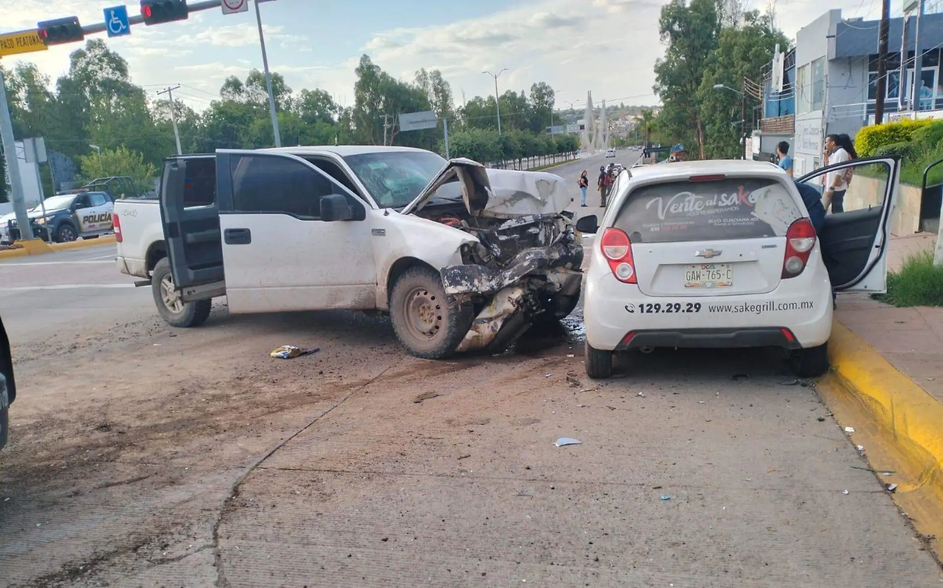 Se registra aparatoso accidente vehicular en Durango